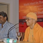 Shri Kapil Dev with Swami Shantatmanandaji at the Press Release program