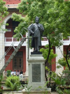 Statue of Lakshmanaswami Mudaliar in the Senate House, University of Madras
